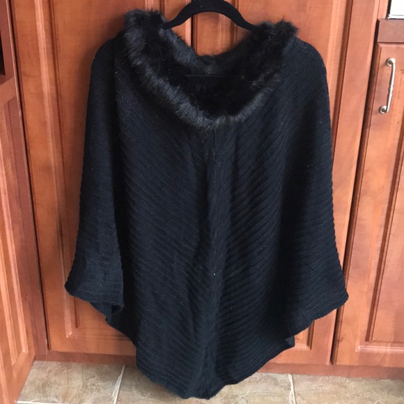 Guess Sweaters - NWOT Guess Poncho with Fur collar